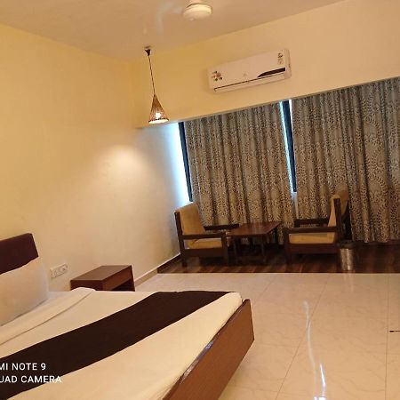 Hotel Lions Den Lonavala Kültér fotó