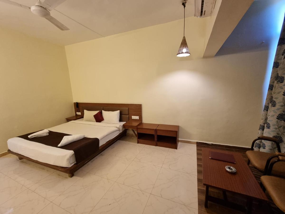 Hotel Lions Den Lonavala Kültér fotó