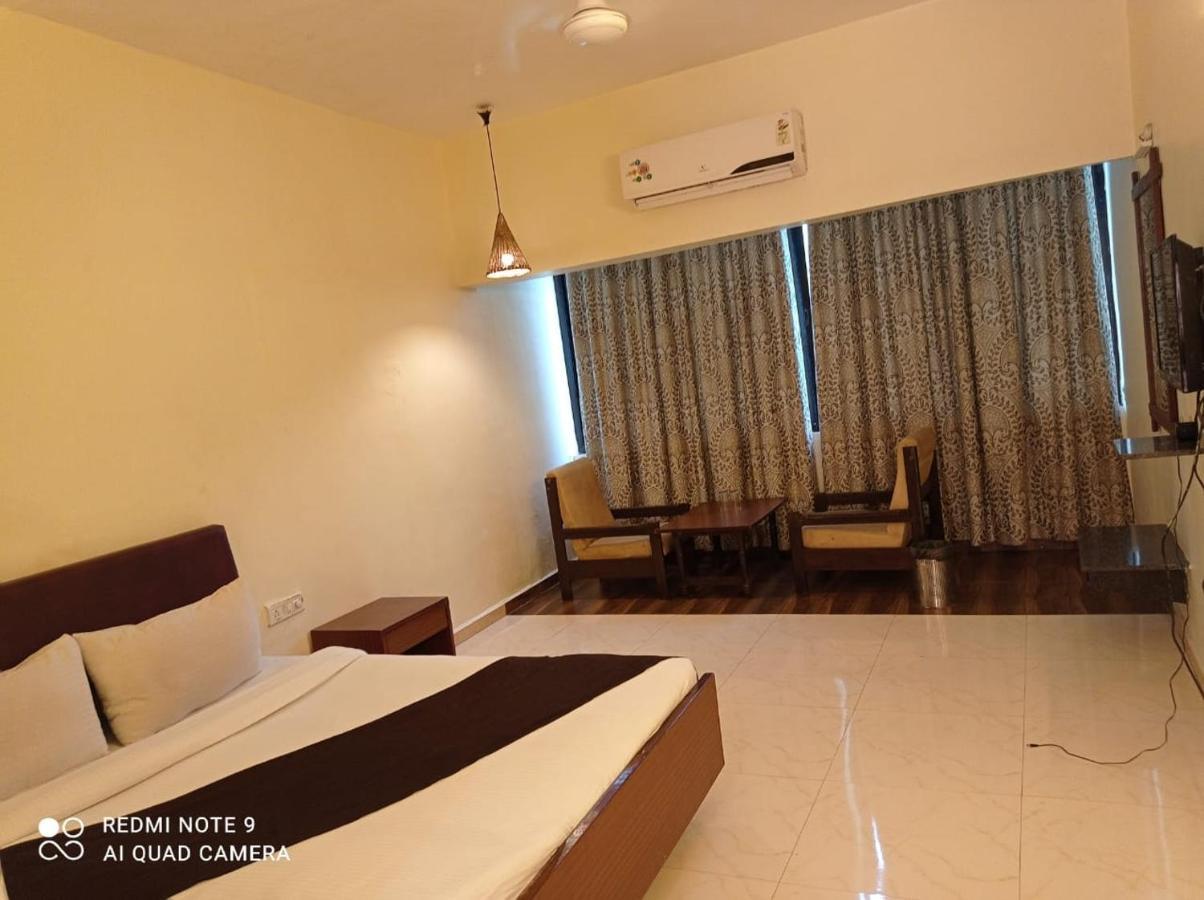 Hotel Lions Den Lonavala Kültér fotó