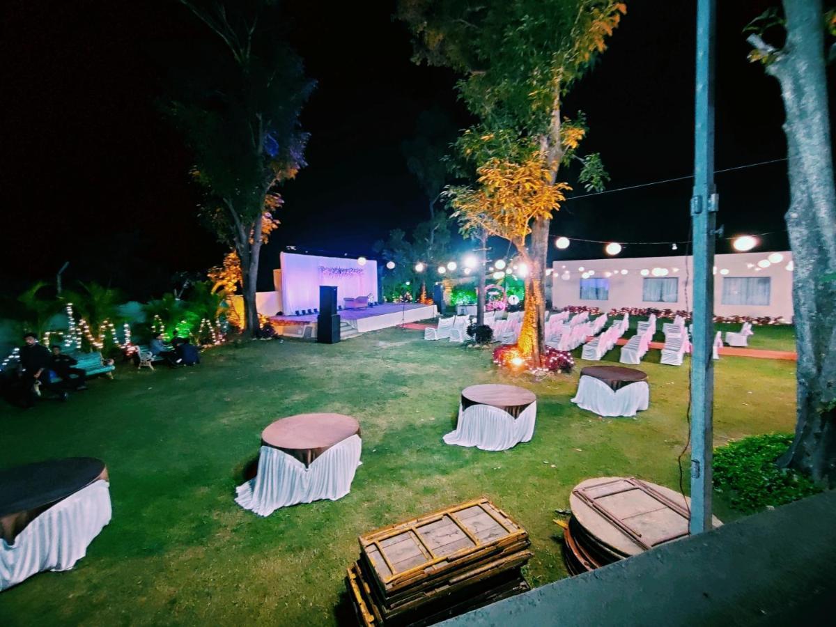 Hotel Lions Den Lonavala Kültér fotó