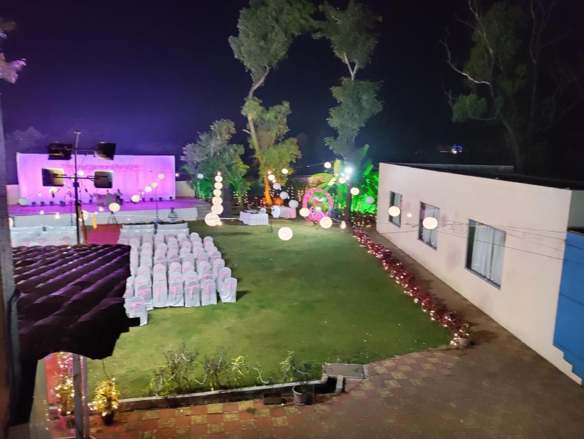 Hotel Lions Den Lonavala Kültér fotó