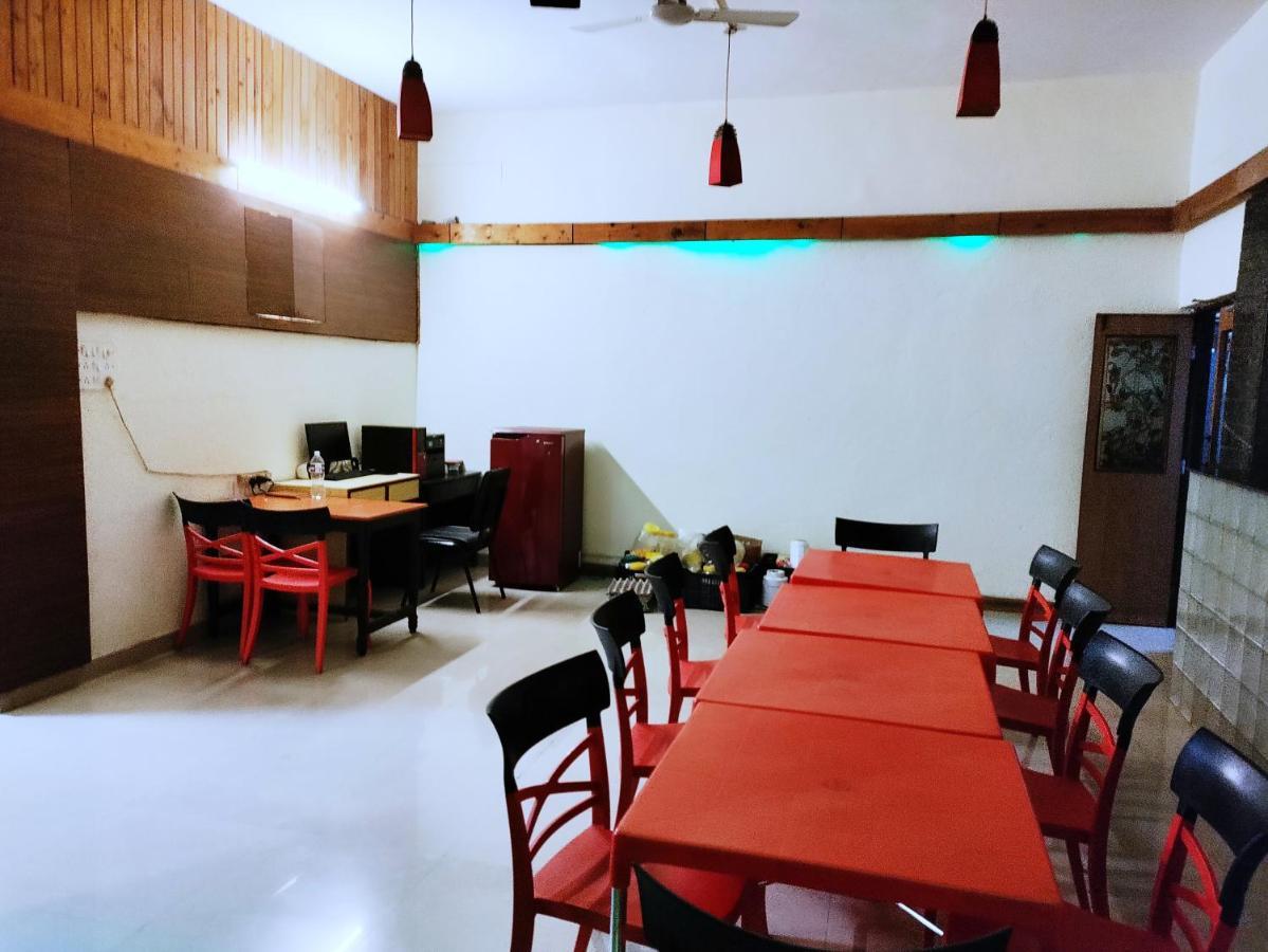 Hotel Lions Den Lonavala Kültér fotó