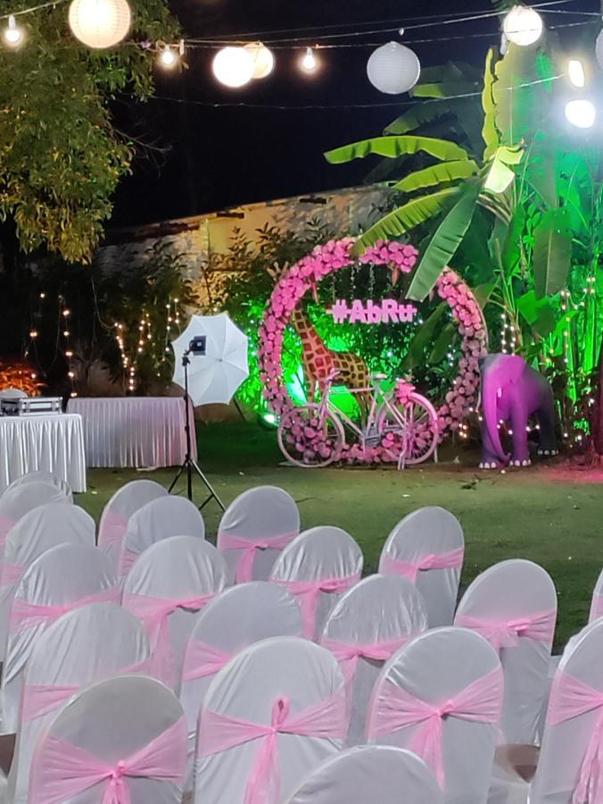 Hotel Lions Den Lonavala Kültér fotó