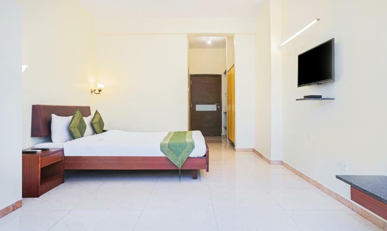 Hotel Lions Den Lonavala Kültér fotó