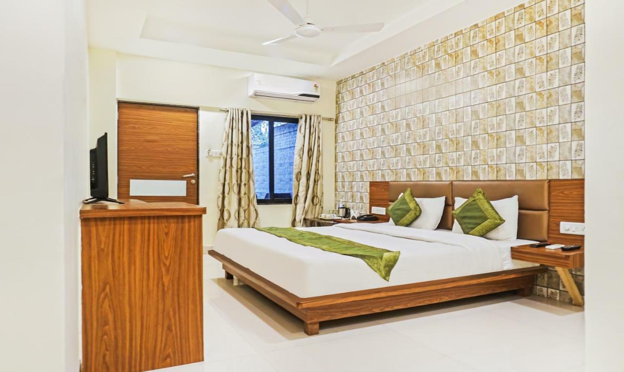 Hotel Lions Den Lonavala Kültér fotó
