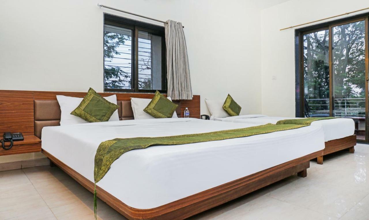 Hotel Lions Den Lonavala Kültér fotó