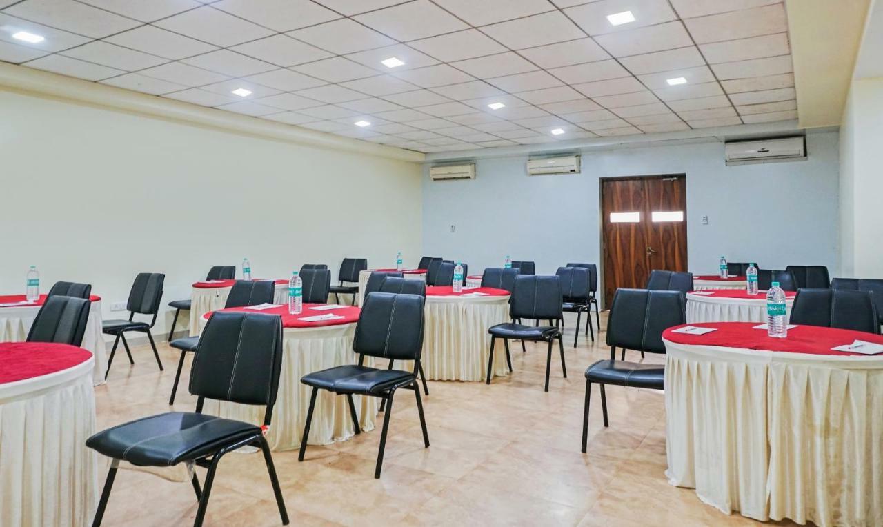 Hotel Lions Den Lonavala Kültér fotó